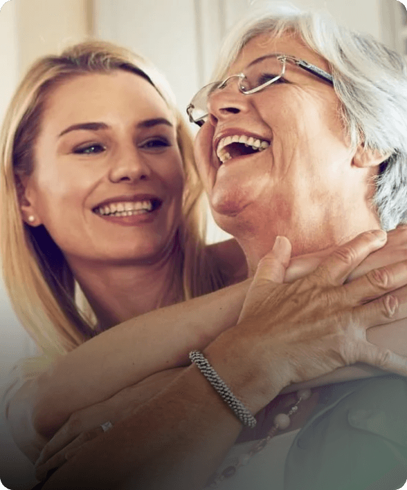 Glückliche Mutter und Tochter mit FairPflegeBox Pflegehilfsmitteln